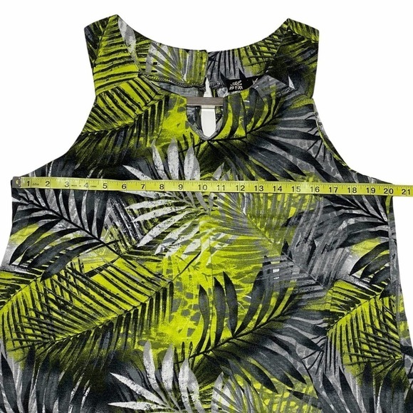 ABSOLUTELY Famous Palm Tree Sharkbite Blouse - Picture 7 of 11